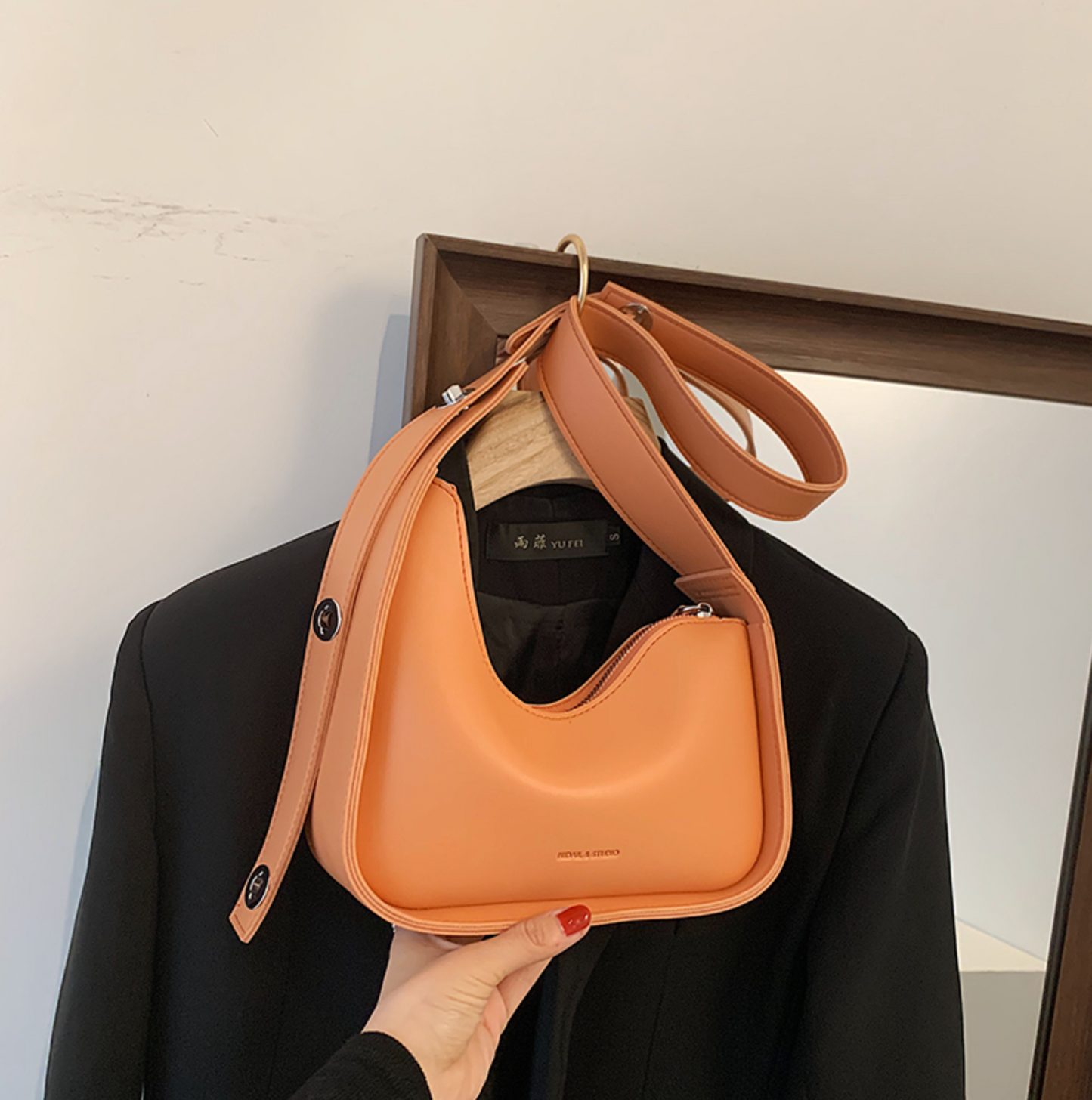 'VERVE' LEATHER SHOULDER BAG
