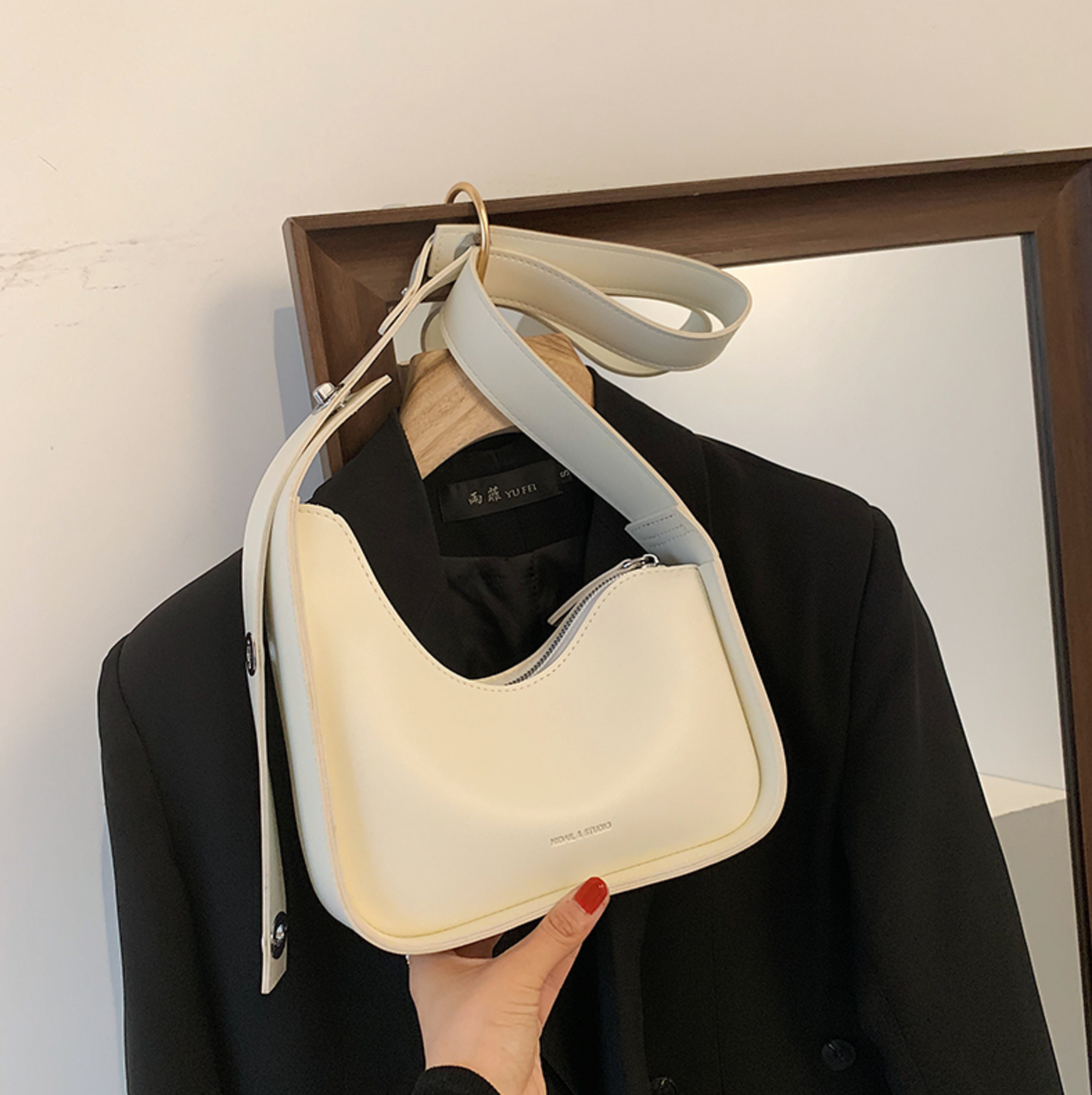 'VERVE' LEATHER SHOULDER BAG