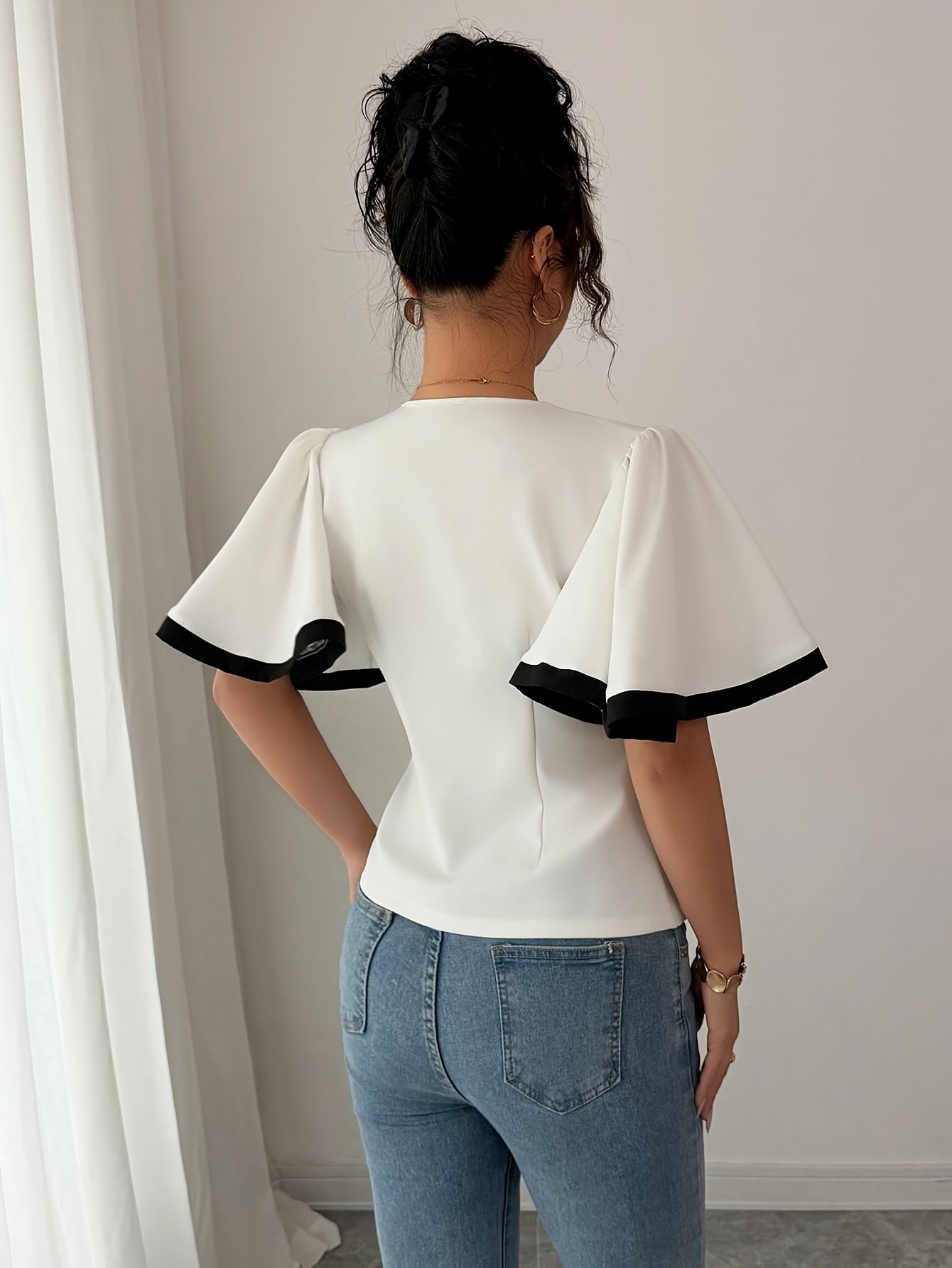 'MONARISE' SCULPTED FLUTTER-SLEEVE BLOUSE